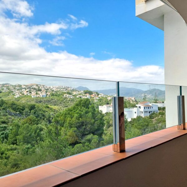 frameless Railing enhances natural light