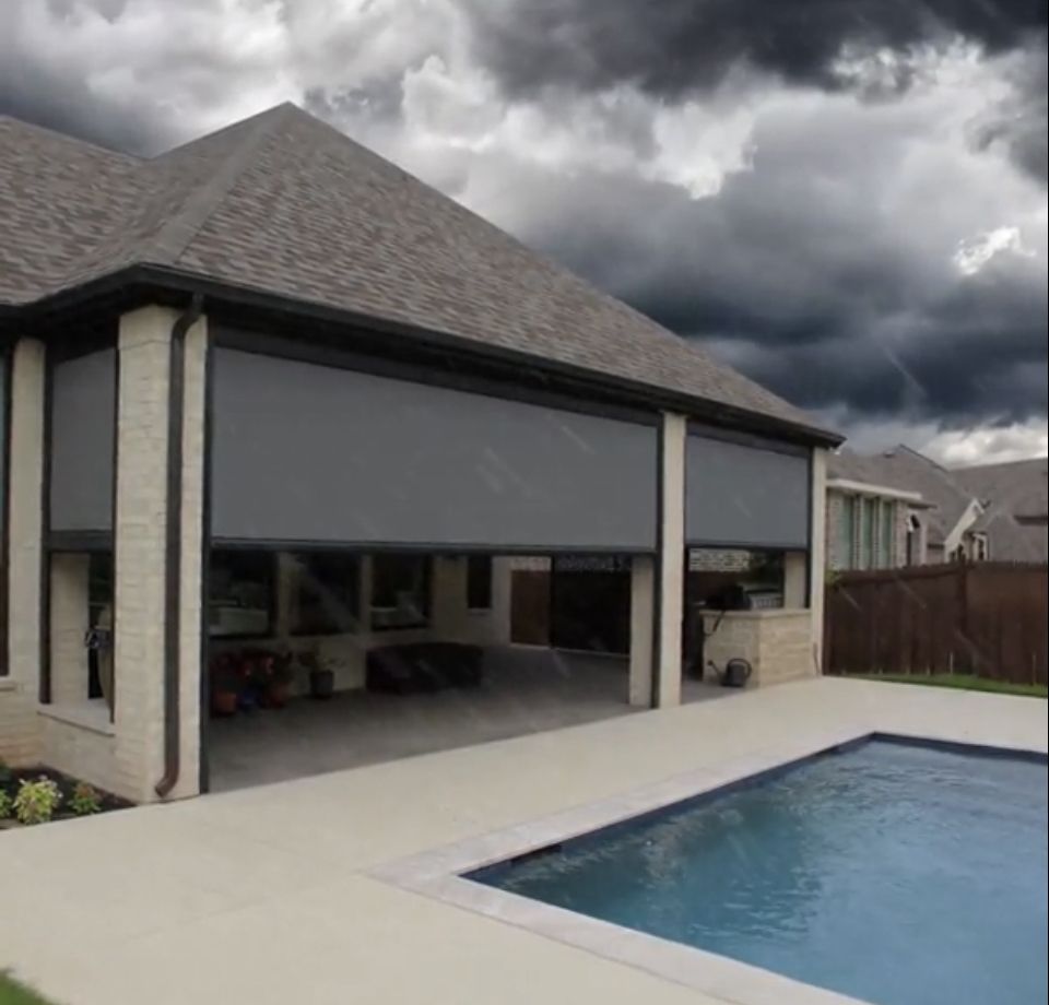 Flexible Outdoor Separation with Motorized Screens